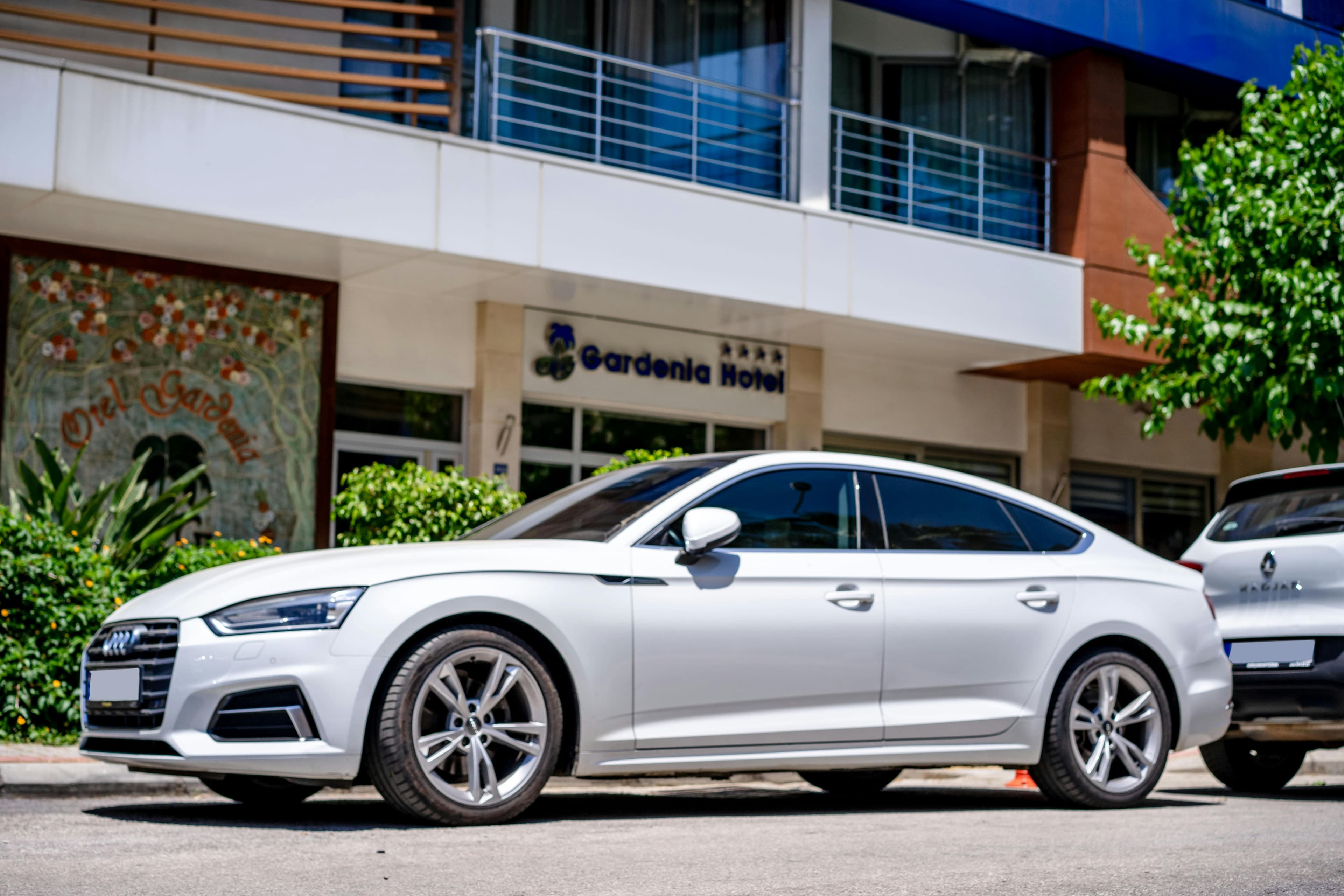 Premium corporate chauffeur in Lucknow